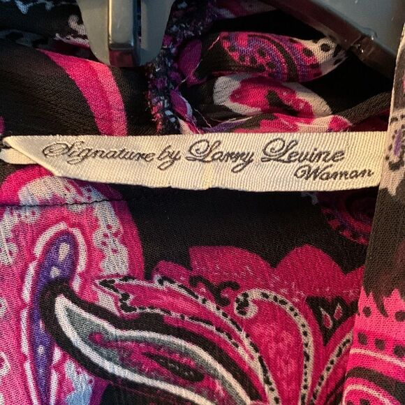 Signature by Larry Levine woman Size 3X top with built-in black tank. Like new - Picture 3 of 12